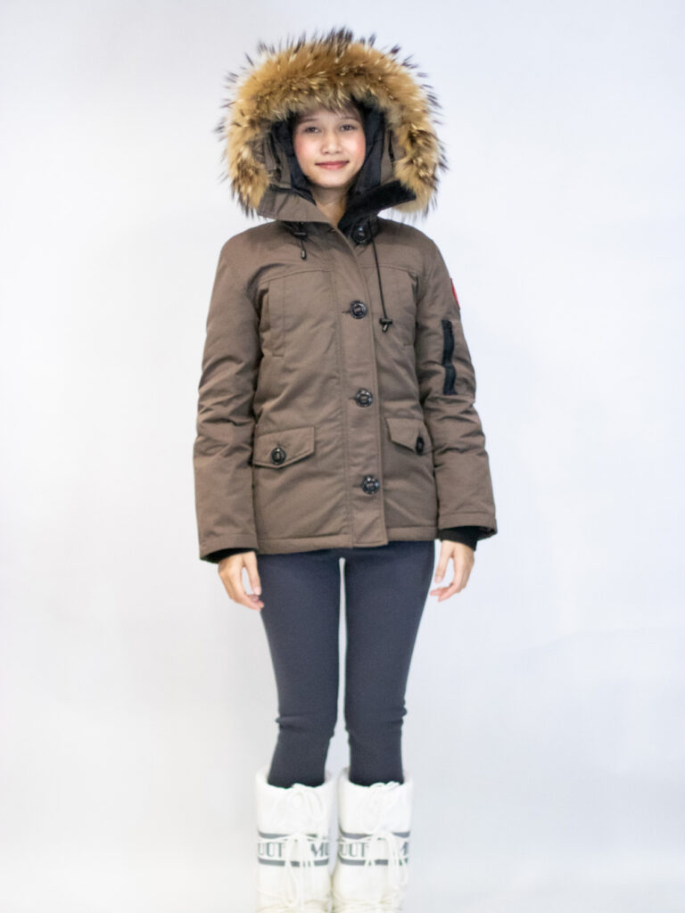 เช่าเสื้อขนห่าน Canada Goose Montebello Parka ที่ Go Mall ร้านเช่าเสื้อกันหนาวกรุงเทพ