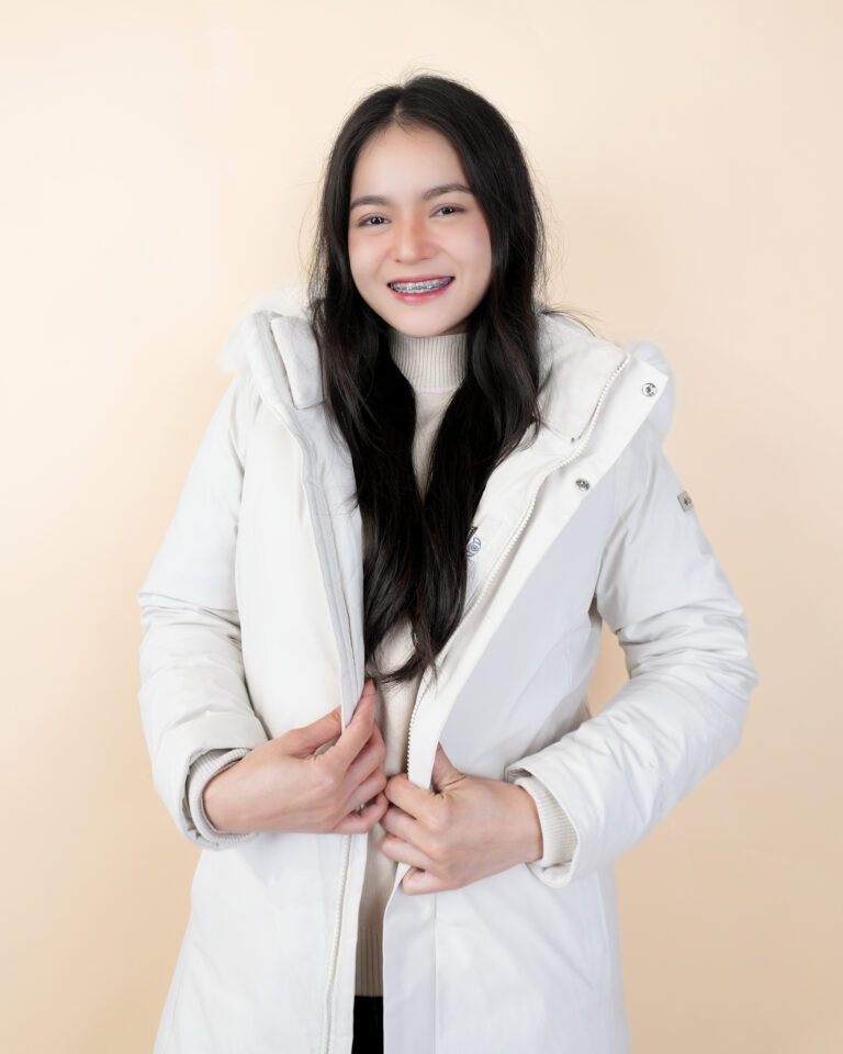เช่าชุดกันหนาว Columbia Women's Omni Heat Waterproof Long Goose Down Jacket สีขาว Omni-Tech สำหรับเที่ยวเมืองหนาว - GO Mall