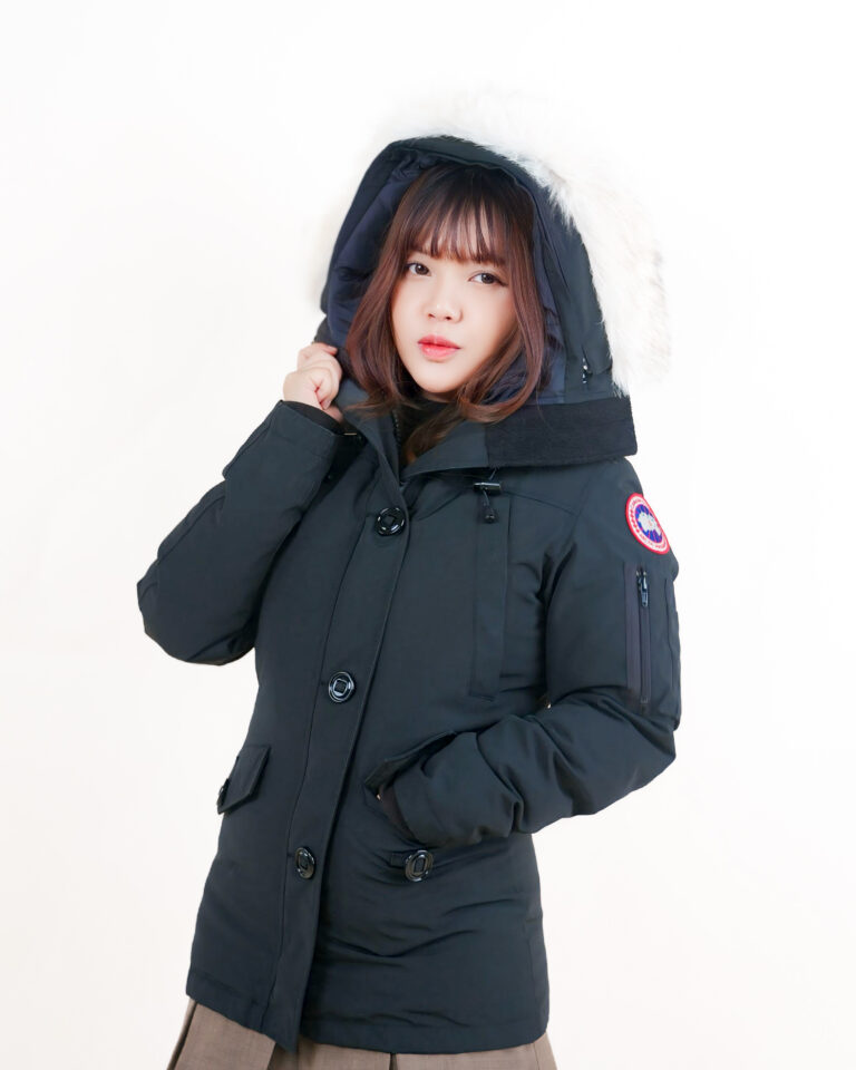เช่าเสื้อขนห่าน Canada Goose Montebello Parka