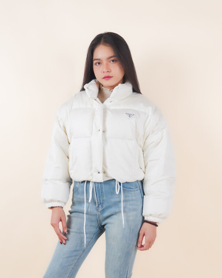เช่าเสื้อกันหนาวขนเป็ด Prada Re-Nylon White Short Two-Faced Puffer Jacket