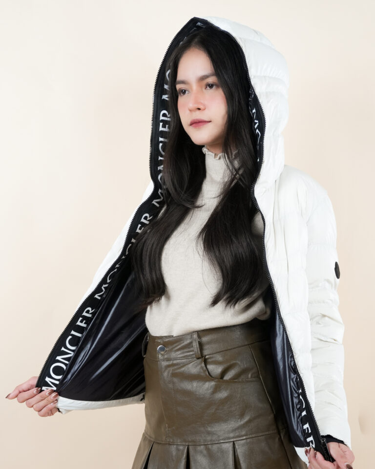 เช่าเสื้อกันหนาวขนเป็ด Moncler Tharon Short Down Jacket 2