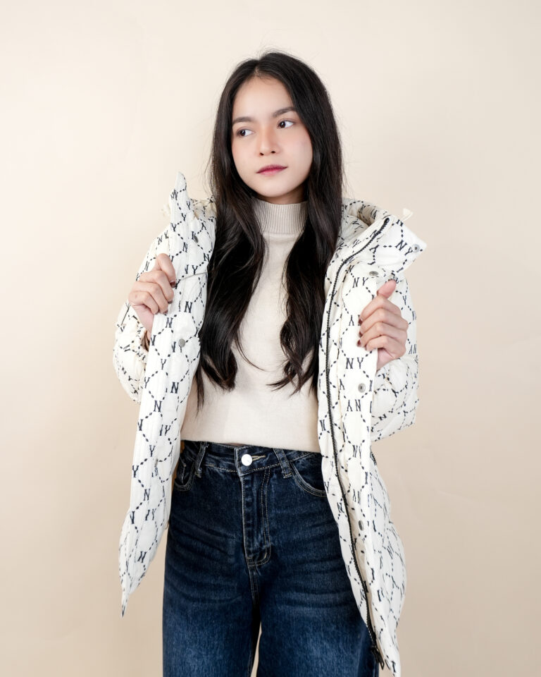 เช่าเสื้อขนห่าน MLB Velvet Monogram Crop Down Jacket