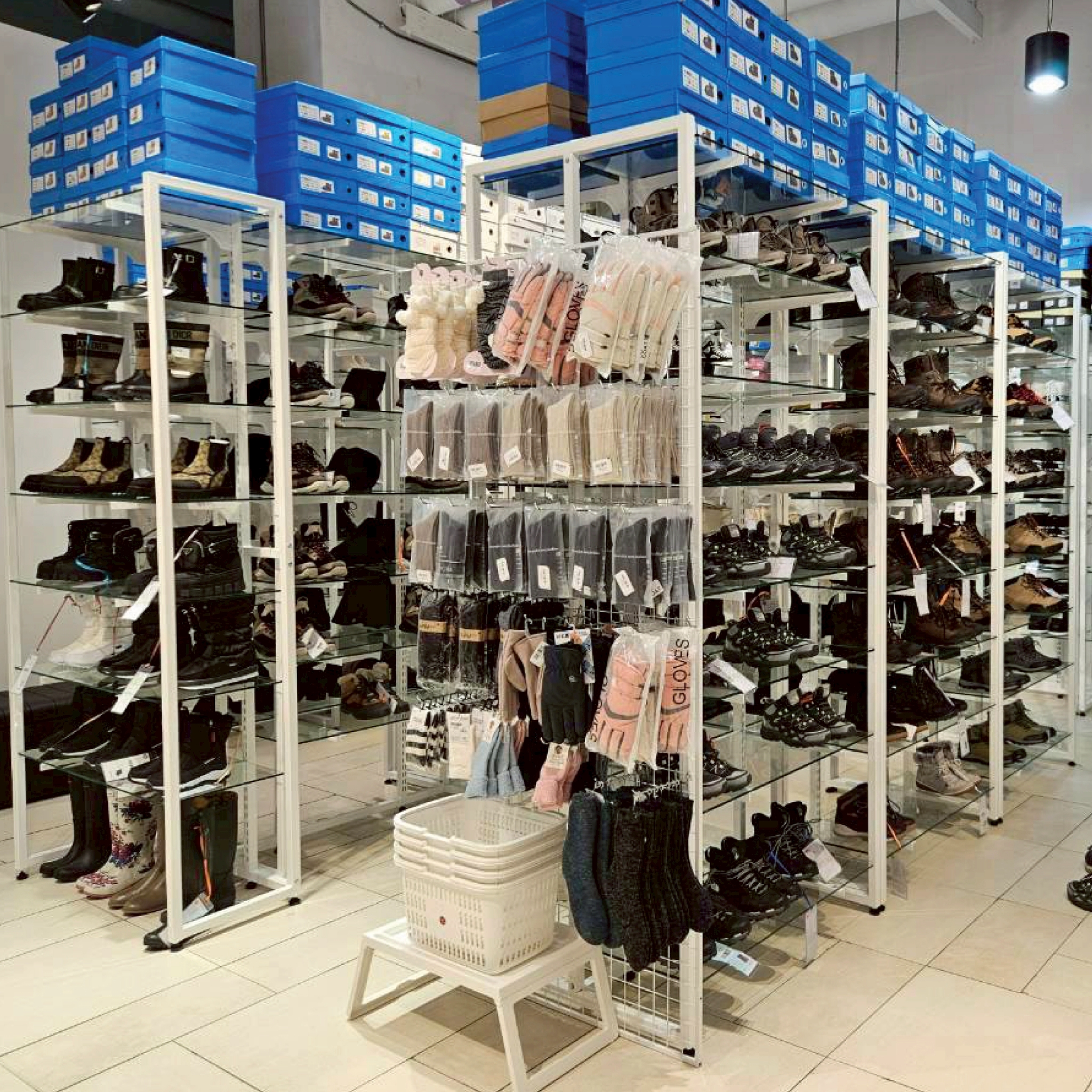ชั้นวางรองเท้ากันหนาวและรองเท้าบูทใน GO Mall